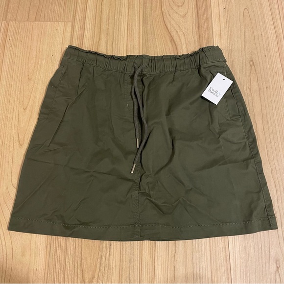 NWT Croft & Barrow Army Green Utility Skirt with Pockets - Size Petite Medium - Picture 1 of 8
